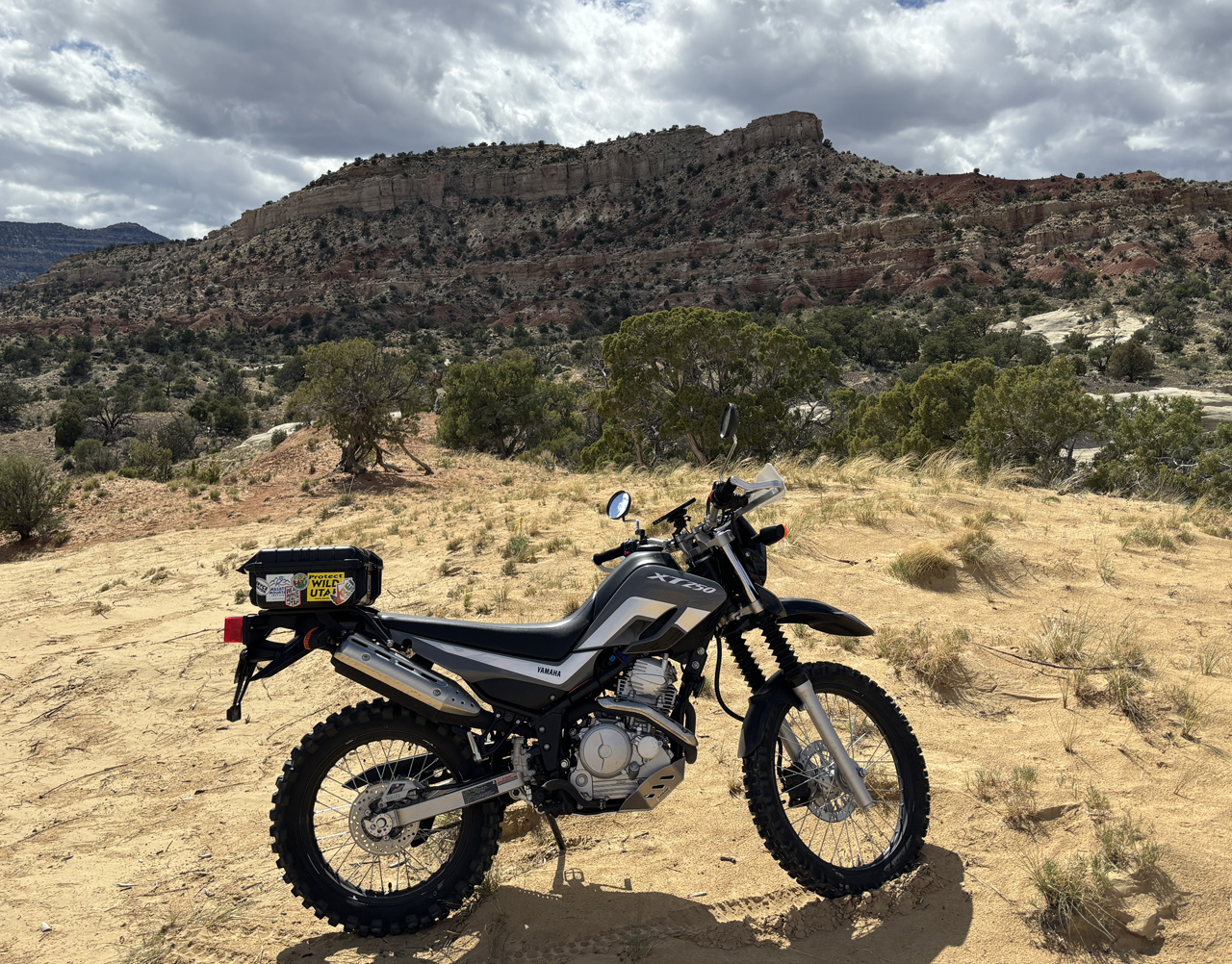 Yamaha XT250 high desert rock cliff