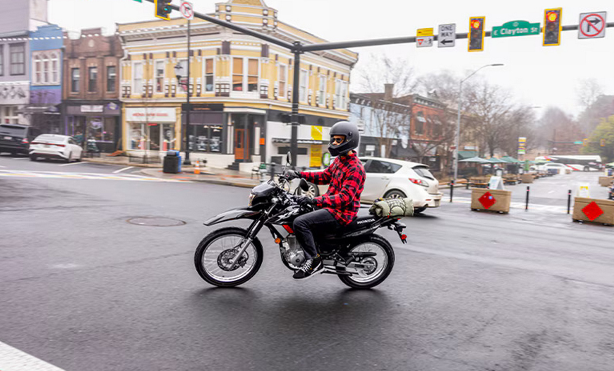 honda xr150l at home city streets